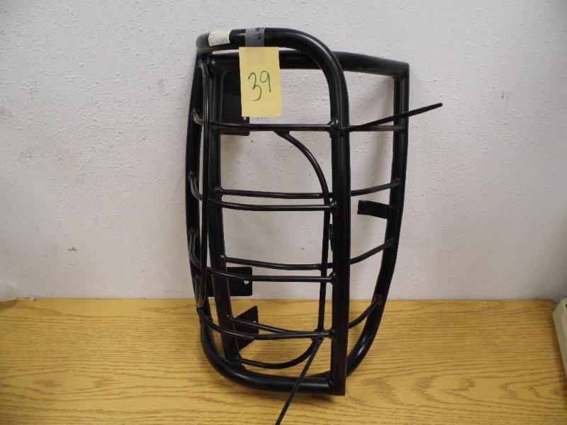 lot 39 image: 2003-04 GMC Sierra - Chevy Silverad...