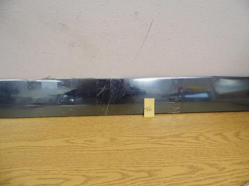 lot 46 image: Trim Rocker Molding - Chevy Suburba...