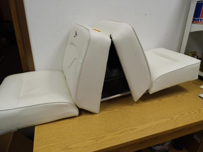 lot 97 image: Premium Lounge Boat Seat - Back to ...