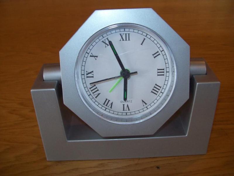 Lot of (10) Desk clocks -Gray plast...