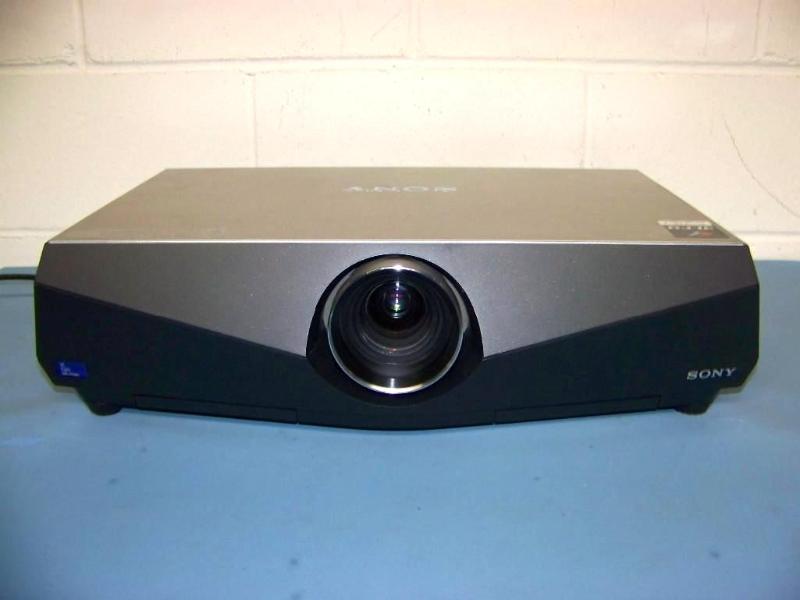 lot 3 image: Sony, VPL-FX40, LCD Projector