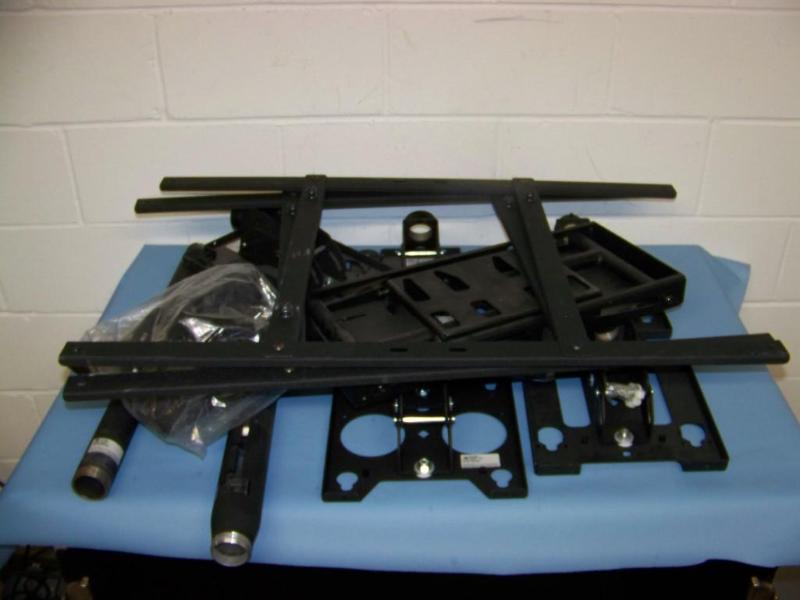 lot 32 image: Chief, Mounts  Brackets  Accessories