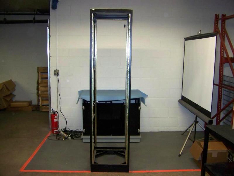 lot 75 image: Full Size Equipment  Component Rack
