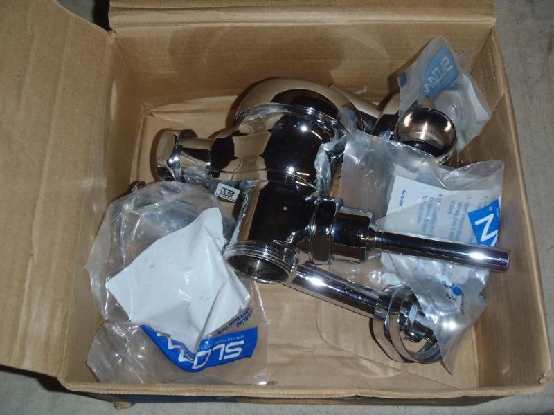 lot 253 image: Sloan 186-1 Regal Flushometer...
