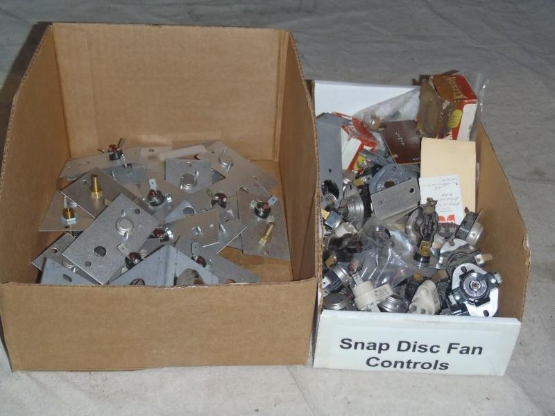 lot 67 image: Snap Disc Fan Controls  ...