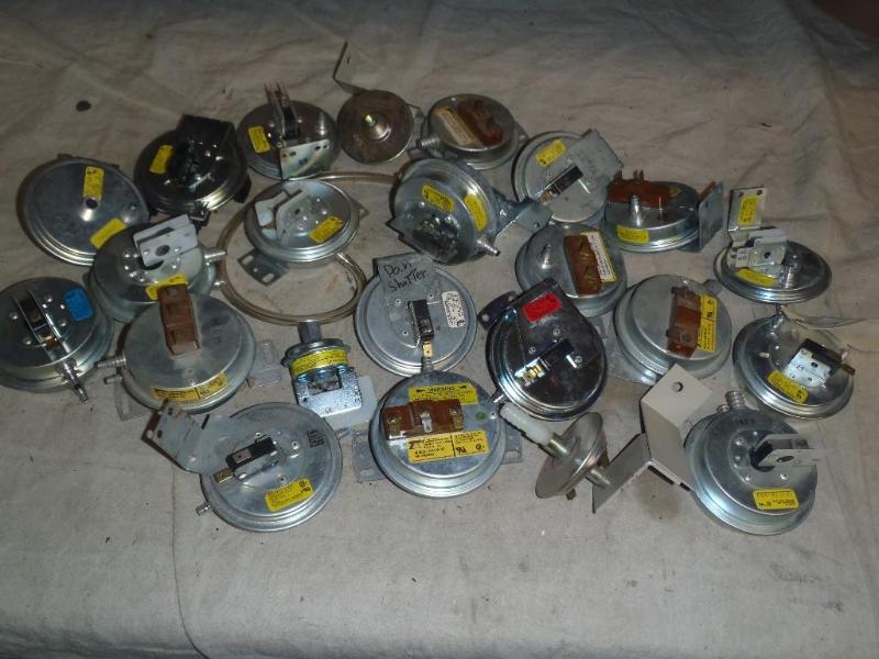 lot 69 image: Pressure Switches  ...