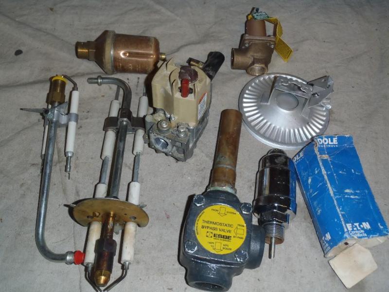 lot 83 image: Gas Valve, Thermostatic Bypass Valv...