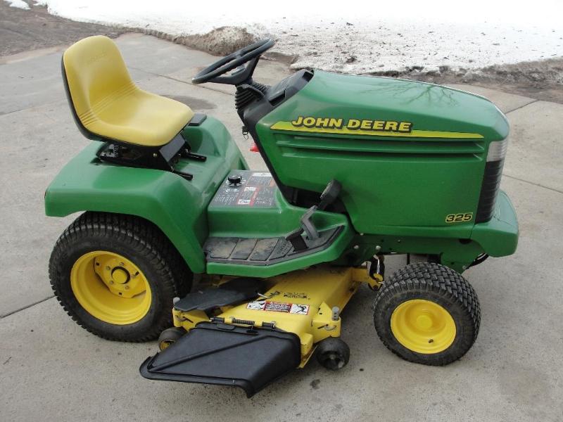 John Deere 325 Lawn Tractor&nbsp 1...