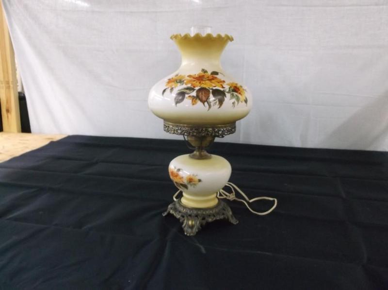 lot 10 image: 3 way light. Is in working conditio...