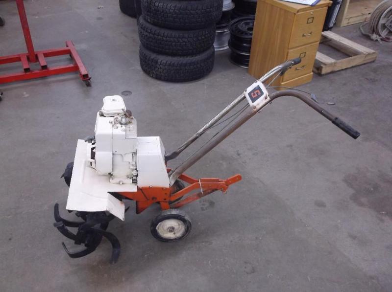 lot 2 image: 3.5 HP Simplicity Tiller Consignor ...
