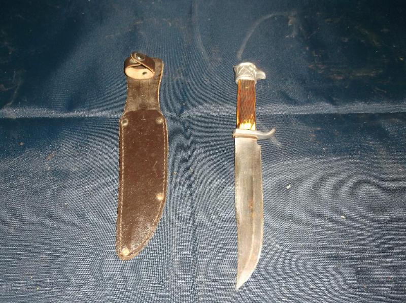 lot 23 image: Hunting Knife with Eagle Head....