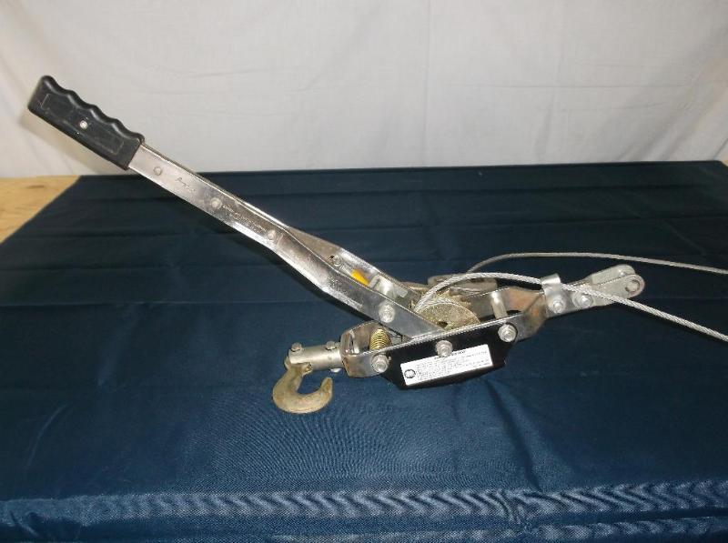 lot 39 image: Heavy Duty come along nice conditio...