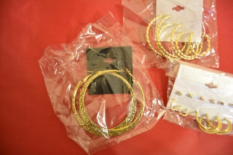 10 Pair of Fashion Earrings