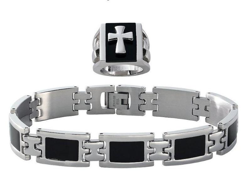 lot 32 image: Bracelet & Ring Set