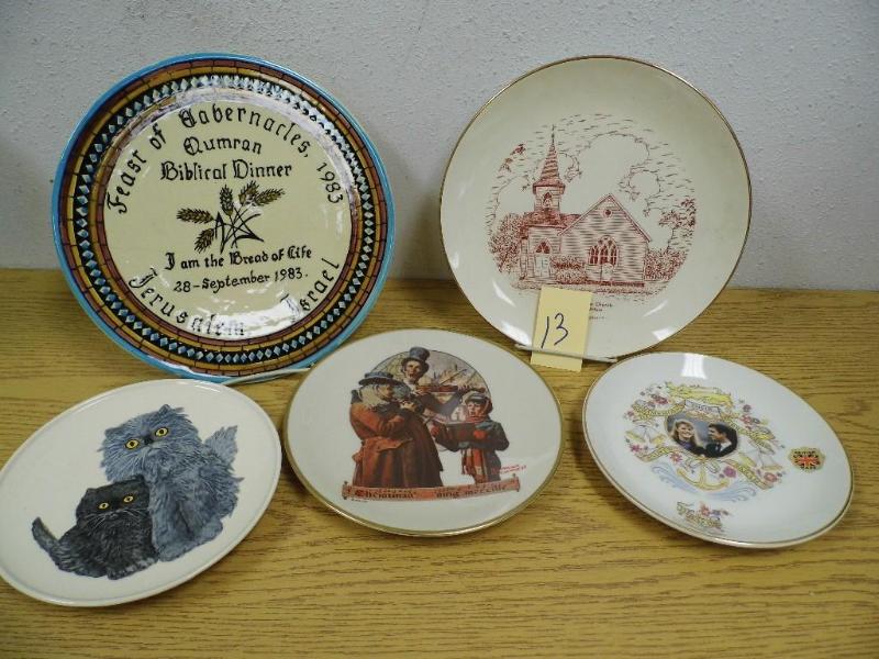 lot 13 image: Lot of 5 Collector Plates