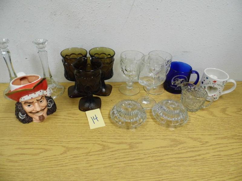 lot 14 image: Assorted Glassware