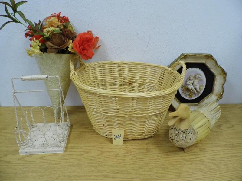 lot 24 image: Basket with decorating items