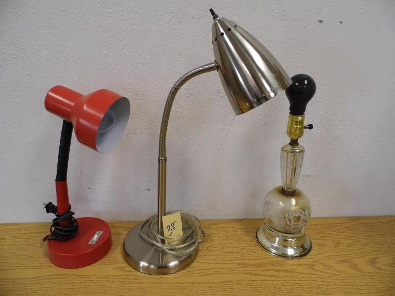 lot 38 image: Lot of 3 Lamps