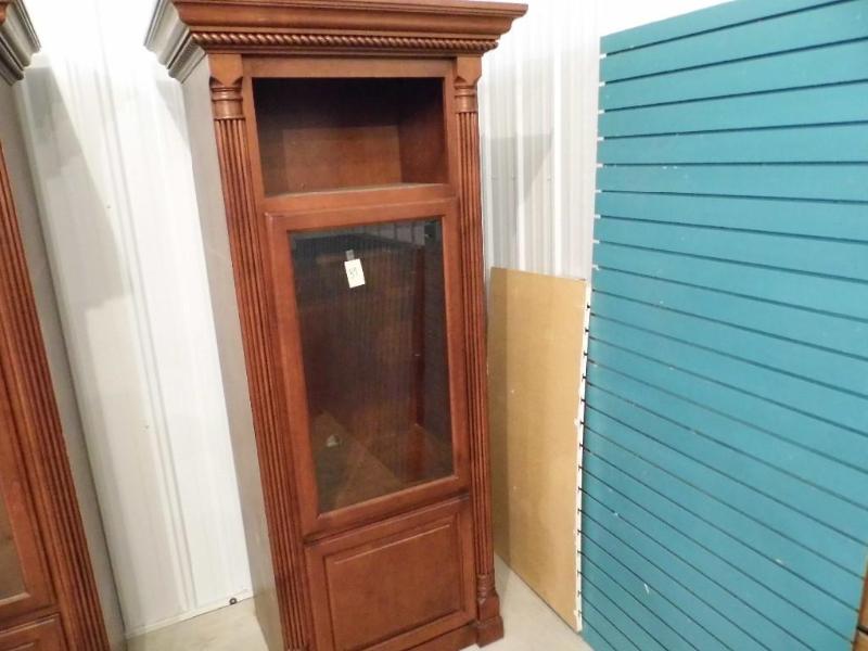 lot 39 image: Curio Cabinet