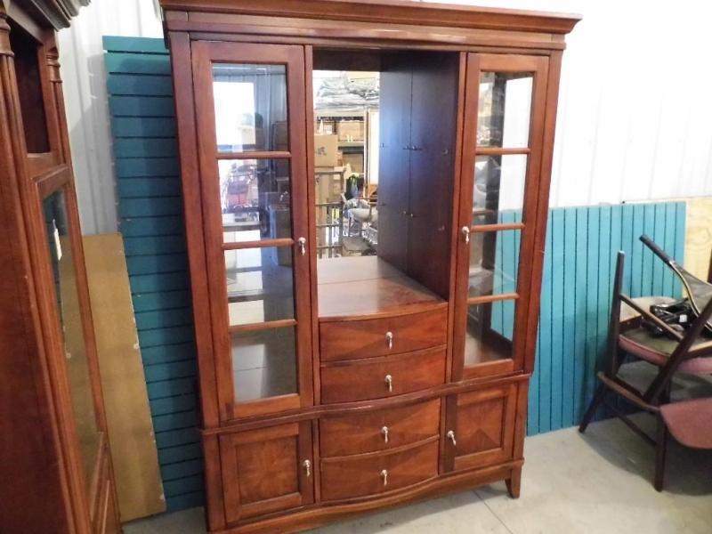lot 41 image: Hutch