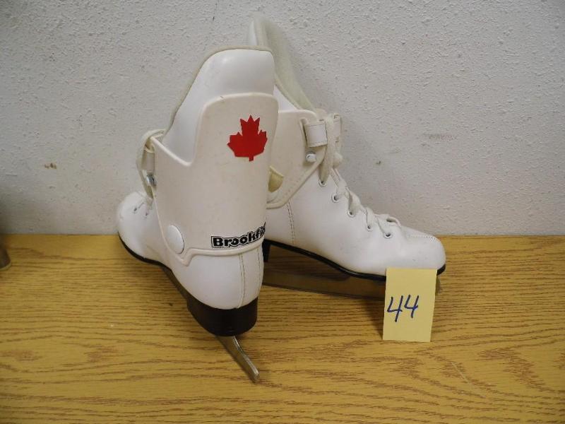lot 44 image: Bookfield Girls Ice Skates