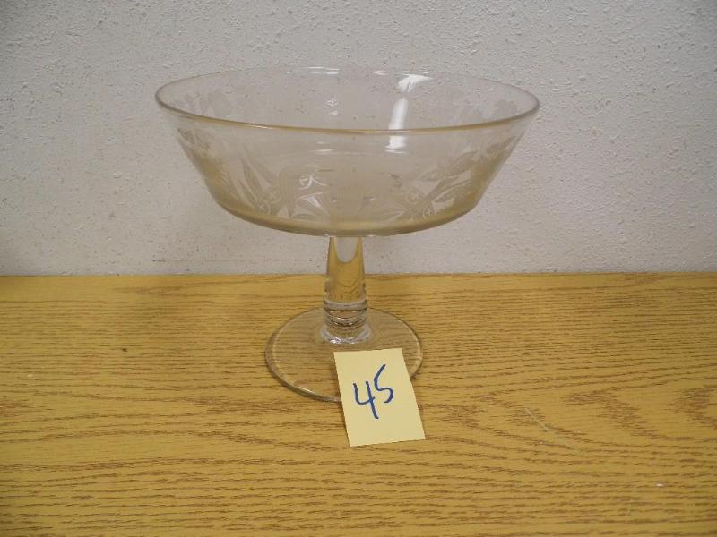 lot 45 image: Etched Glass Pedestal Dish