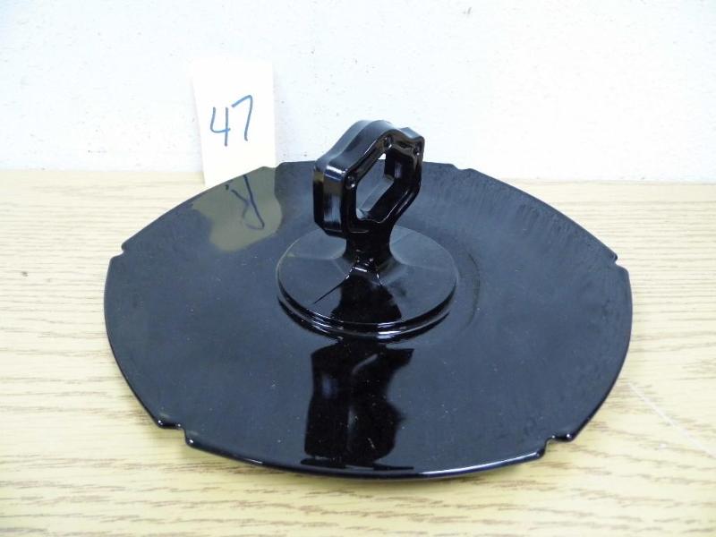 lot 47 image: Black Serving Dish