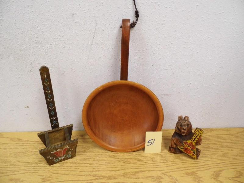 lot 51 image: Lot of 3 Wooden Items