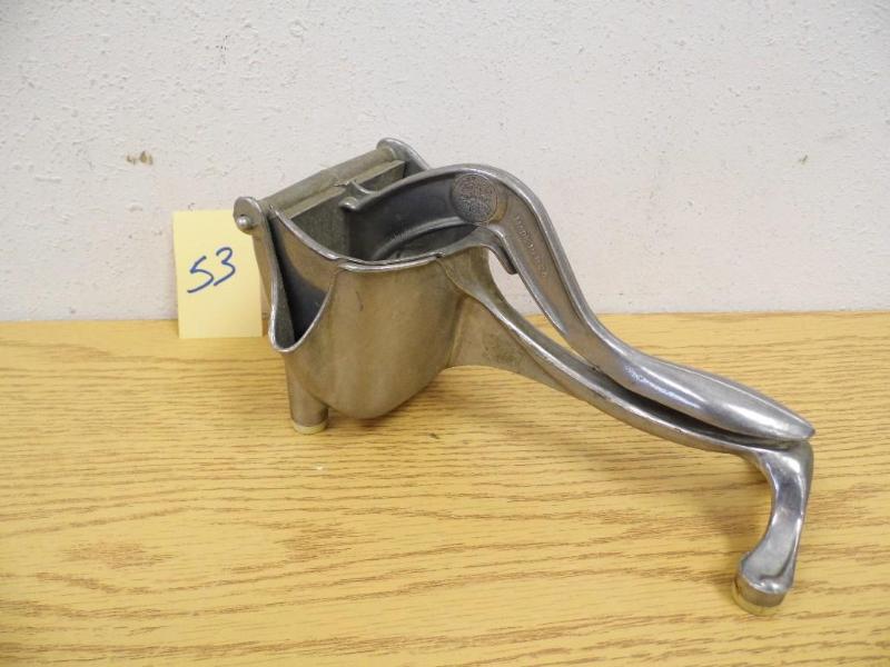 lot 53 image: Vintage Wear-Ever Juicer