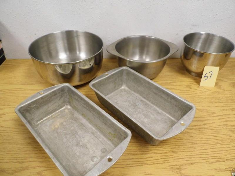 lot 57 image: Lot of 5 Baking Items