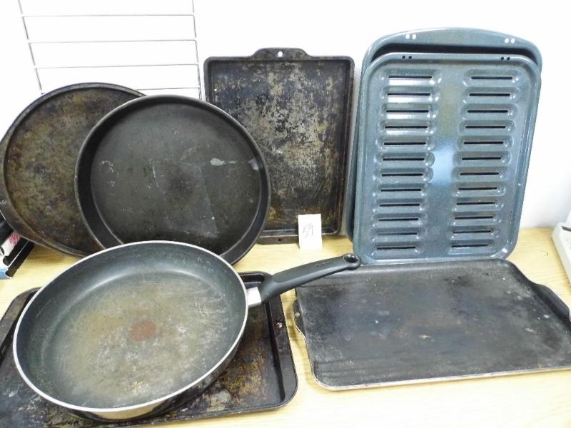 lot 59 image: Lot of Misc Pans & Bakeware