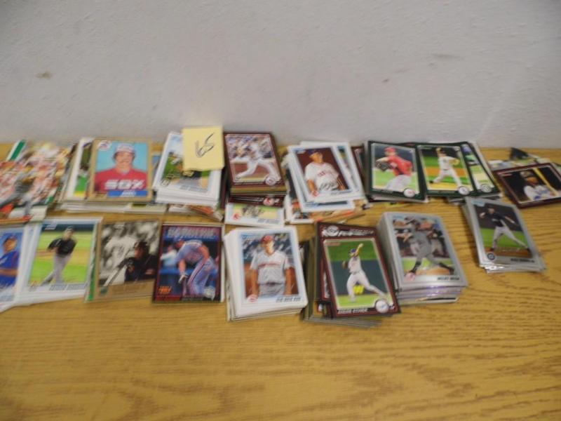 lot 65 image: Box of Baseball Cards