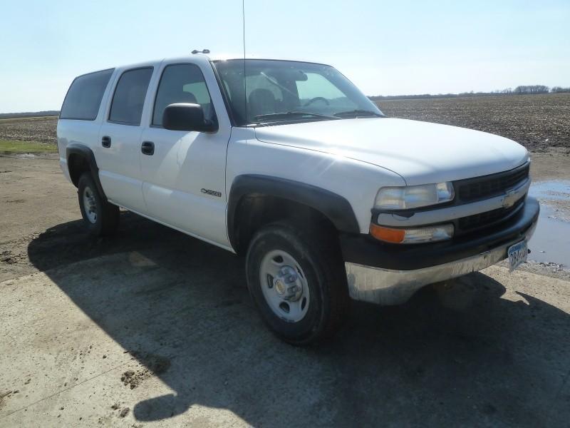 lot 10 image: 2000 Chevy Suburban 2500 HD  ...