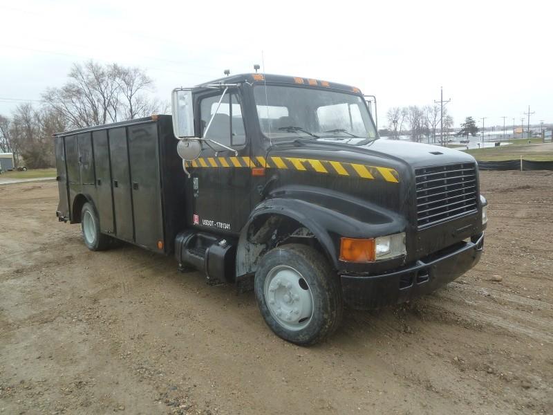 lot 2 image: 1999 International Navistar&nbspSe...
