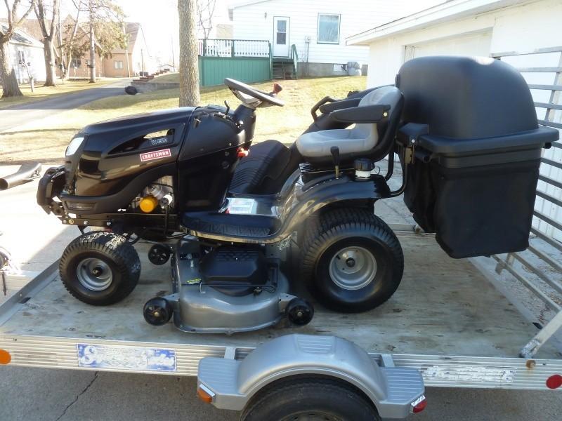 lot 5 image: 2013 Craftsmen Lawn Tractor Model-...