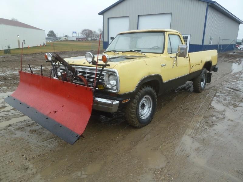 lot 9 image: 1975 Dodge Power Wagon 200 4WD Has...