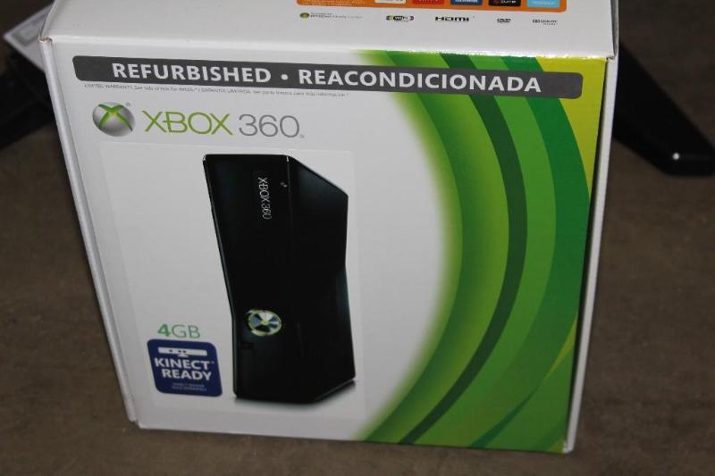 lot 118 image: X-Box 360, 4 GB, Kinect Ready...