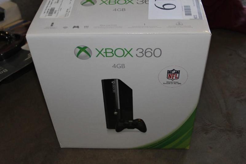 lot 119 image: X-Box 360, 4 GB...