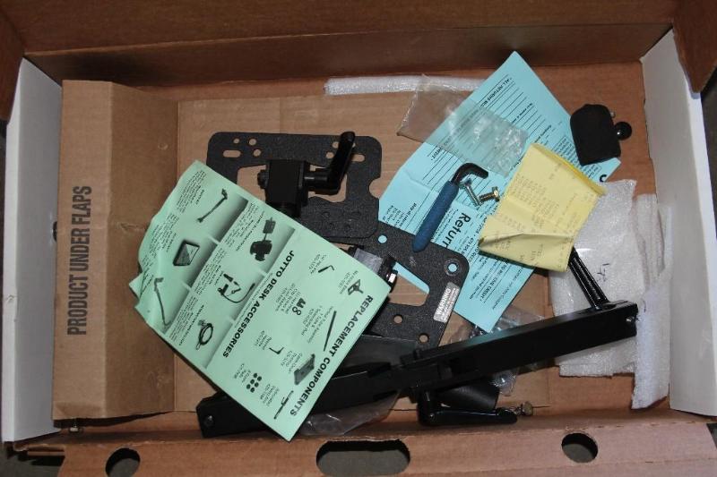 lot 163 image: Universal Desktop Mount...
