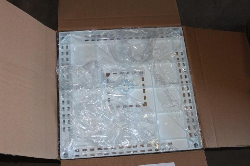 lot 185 image: Show Off III, Collapsable, Plastic,...