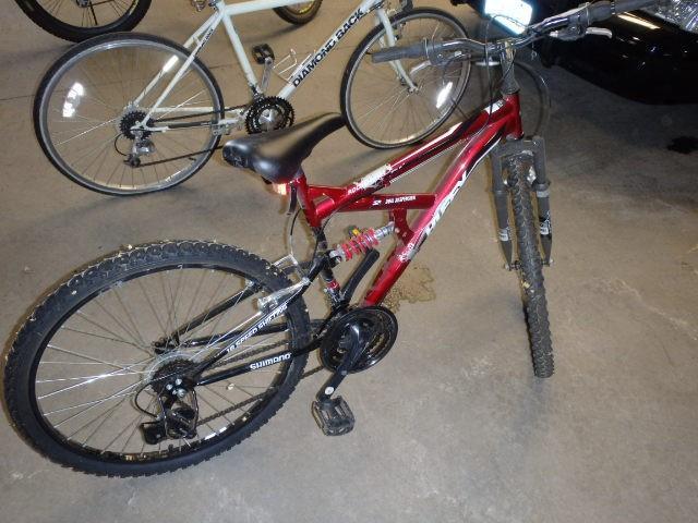 lot 251 image: Huffy Bicycle, Mens 18 Speed MT Bi...