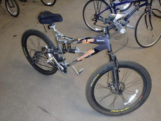 lot 253 image: Mongoose Bicycle, Mens 21 Speed MT...
