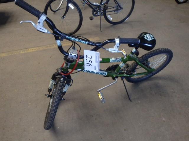 lot 256 image: Mongoose DirtStreet BMX Bike, Gree...