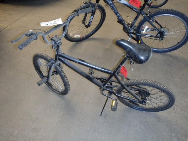 lot 258 image: Boys BMX Street Bike matte black fi...