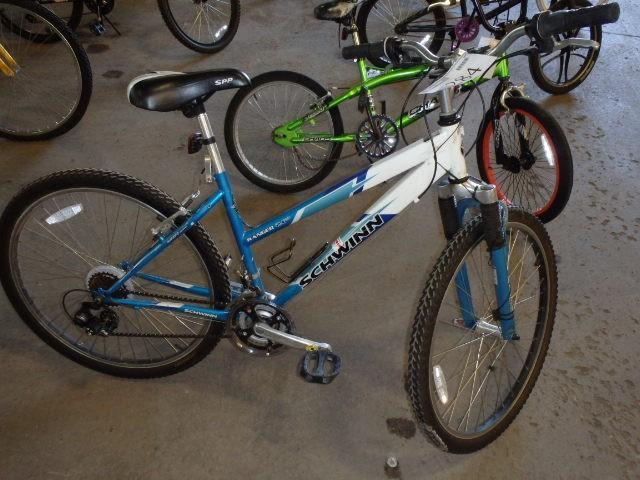 lot 284 image: Schwinn Bicycle, Womens 21 Speed M...