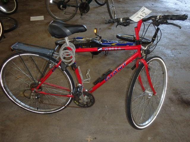 lot 312 image: Giant Bicycle, Adult, Red Frame, Lo...