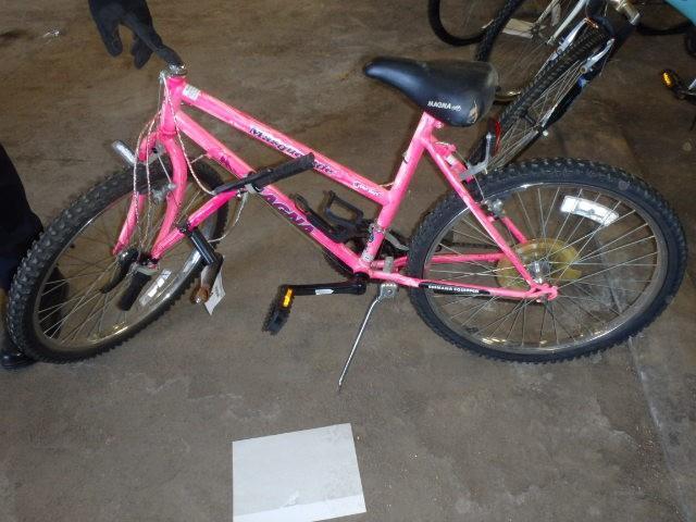 lot 324 image: Masquerade Bicycle, Womens 18 Spee...