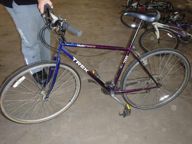lot 332 image: Trek Bicycle, Adult 21 Speed MT Bik...