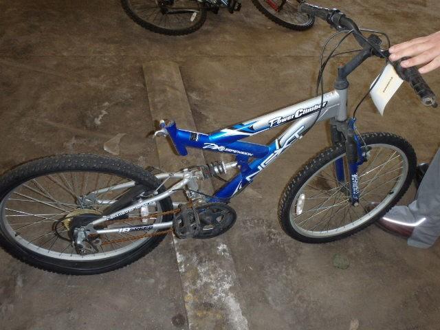 lot 335 image: Next Bicycle, Youth 18 Speed, 24&qu...