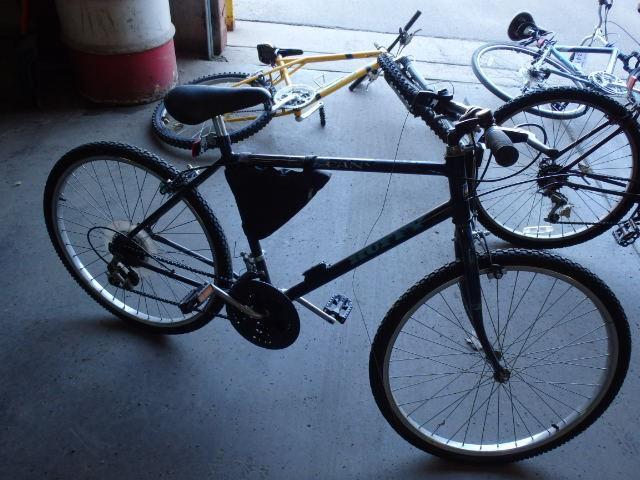 lot 339 image: Huffy Bicycle, Adult 21 Speed, Navy...
